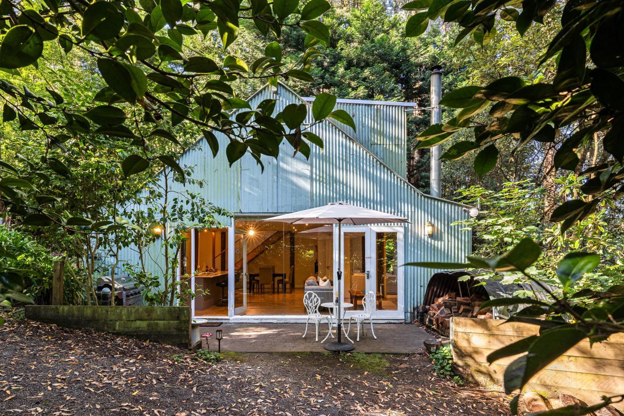 Arnica Views Summit Retreat Bed & Breakfast Mount Dandenong Exterior photo