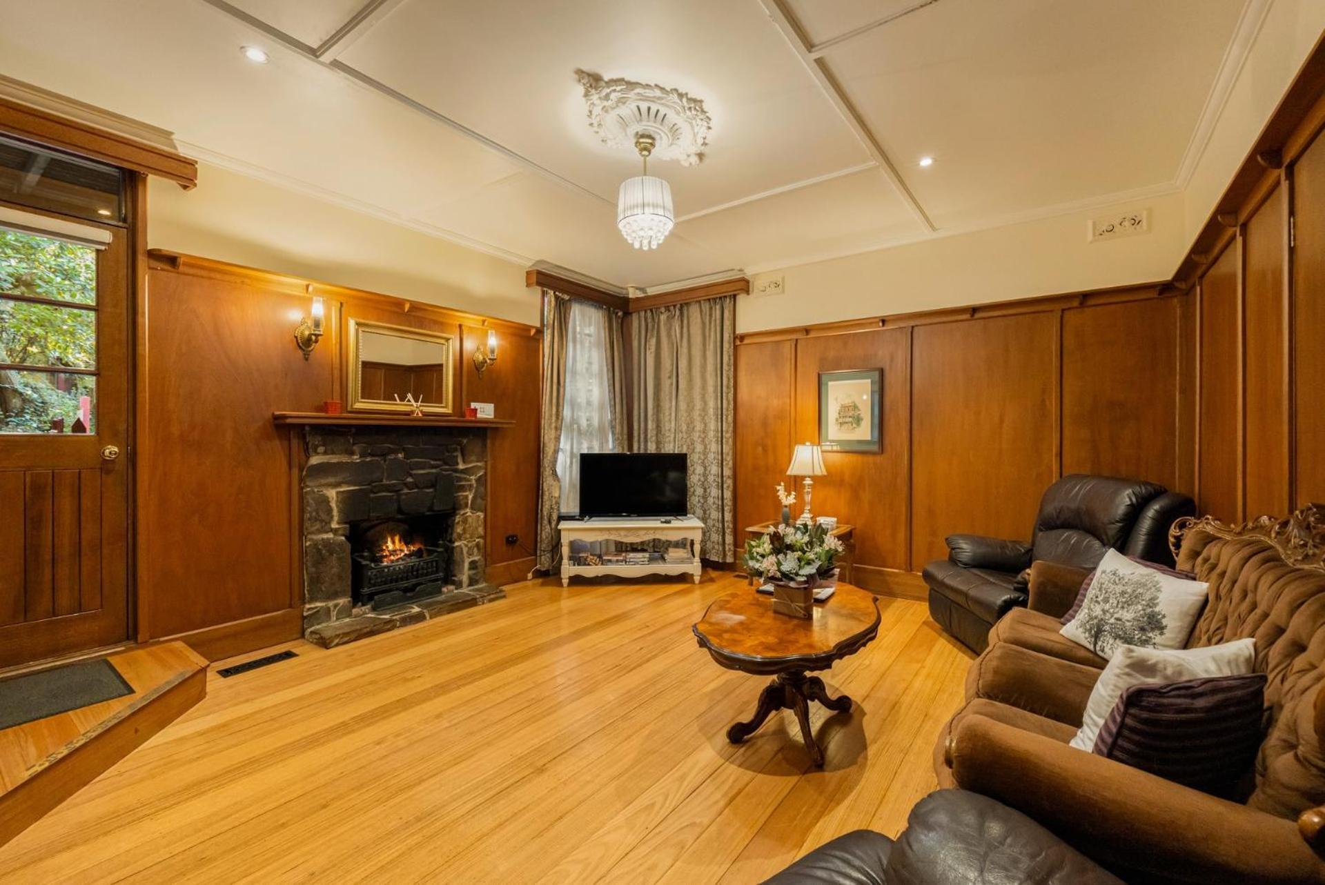 Arnica Views Summit Retreat Bed & Breakfast Mount Dandenong Exterior photo