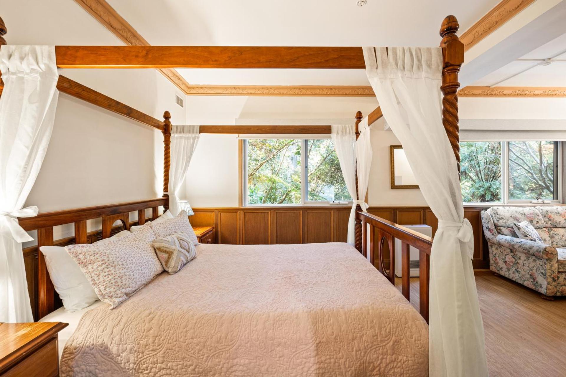 Arnica Views Summit Retreat Bed & Breakfast Mount Dandenong Exterior photo