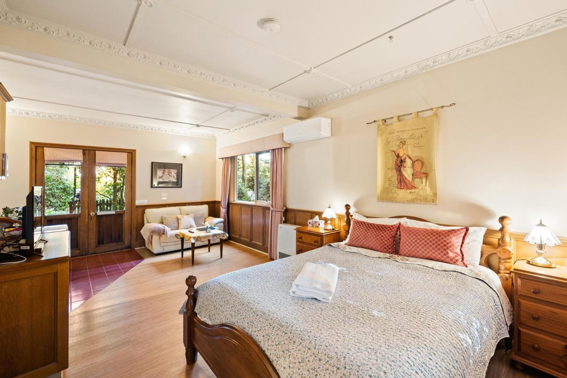 Arnica Views Summit Retreat Bed & Breakfast Mount Dandenong Exterior photo